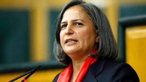 gultan-kisanak-belki-29-ekim-cumhuriyetin-ilan-edilisinin-yil-donumu-vesilesiyle-ocalanin-sesini-duyabiliriz-ZCYLiSnI.jpg