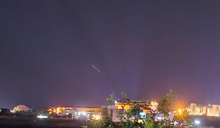 iranin-israile-yaptigi-fuze-saldirisi-kibrisin-dogu-bolgelerinde-goruldu-t184hmh9.jpg