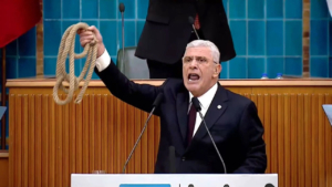 iyi-parti-genel-baskani-dervisoglu-grup-toplantisinda-urgan-firlatti-T3z2HeLC.jpg