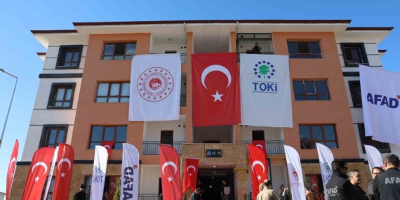 Kahramanmaraş Depremlerinden Etkilenen Elazığ'da 569 Konutun Kuraları Çekildi Kahramanmaraş Depremlerinden Etkilenen Elazığ’da 569 Konutun Kuraları Çekildi