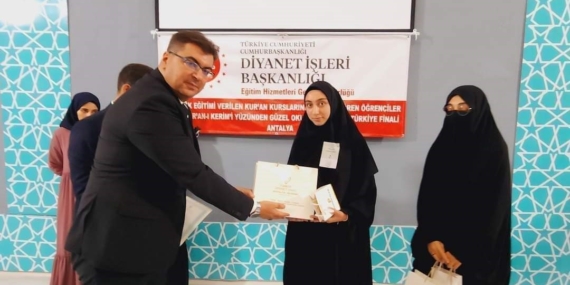 Kur’an-ı Kerim’i yüzünden güzel okuma yarışmasında Türkiye üçüncüsü Elazığ’dan Kur’an-ı Kerim’i yüzünden güzel okuma yarışmasında Türkiye üçüncüsü Elazığ’dan