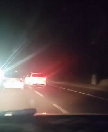 makas-atarak-ilerleyen-surucu-trafigi-tehlikeye-soktu-Iu9yrAuF.jpg