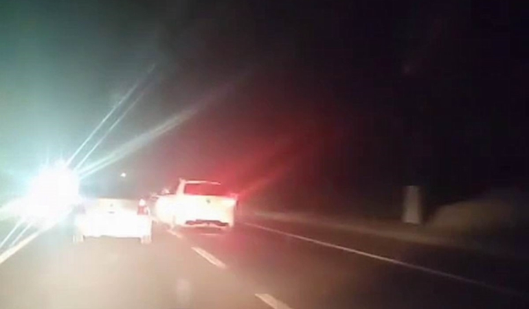 makas-atarak-ilerleyen-surucu-trafigi-tehlikeye-soktu-Iu9yrAuF.jpg