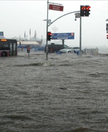 meteorolojiden-kuvvetli-yagis-ve-firtina-uyarisi-bircok-bolgede-siddetli-hava-kosullari-bekleniyor-EguYFDNu.jpg