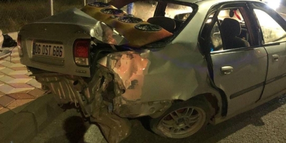 Elazığ’da Otomobil Aydınlatma Direğine Çarptı: 4 Yaralı Elazığ’da Otomobil Aydınlatma Direğine Çarptı: 4 Yaralı