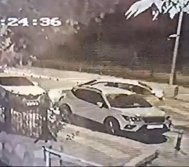 park-halindeki-otomobile-carpti-bir-sey-olmamis-gibi-gitti-x1FPzk5q.jpg