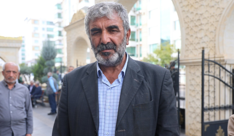 rojin-kabaisin-babasi-bir-insan-intihar-edecekse-cebine-kek-koyar-mi-yanina-su-alir-FbKZiEdL.jpg