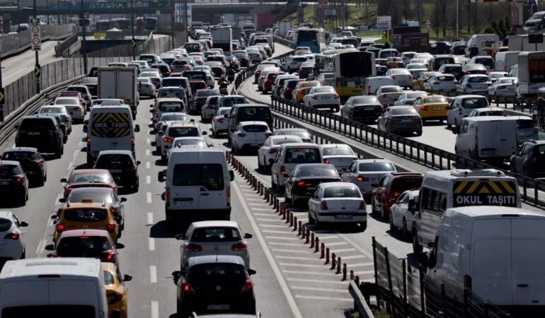 suruculerin-dikkatine-trafik-cezalarina-yuzde-45-oraninda-zam-geliyor-XIgWSG9f.jpg