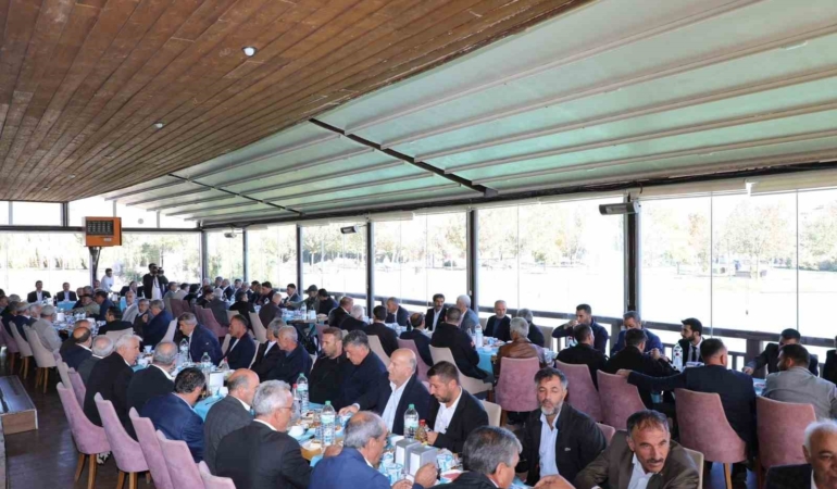 vali-hatipoglu-ve-baskan-serifogullari-muhtarlarla-bir-araya-geldi-SbEw7lF4.jpg