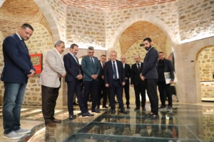 vali-hatipoglu-ve-baskan-serifogullari-muzelerde-incelemelerde-bulundu-ThK6hcMO.jpg
