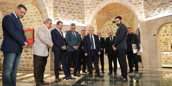 Elazığ Valisi Hatipoğlu ve Başkan Şerifoğulları, Harput’taki Müzeleri Ziyaret Etti Elazığ Valisi Hatipoğlu ve Başkan Şerifoğulları, Harput’taki Müzeleri Ziyaret Etti
