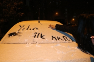 yuksekovada-mevsimin-ilk-kari-yagdi-trafikte-zor-anlar-yasandi-uSAqF1OS.jpg