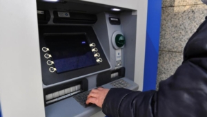 bankacilikta-yeni-donem-geri-donusumlu-yeni-nesil-atmler-hayata-geciyor-FacLexr4.jpg