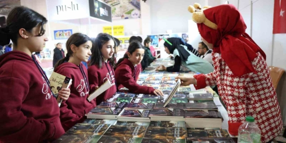 Elazığ 5. Kitap Fuarı Kitapseverlerden Yoğun İlgi Görüyor Elazığ 5. Kitap Fuarı Kitapseverlerden Yoğun İlgi Görüyor