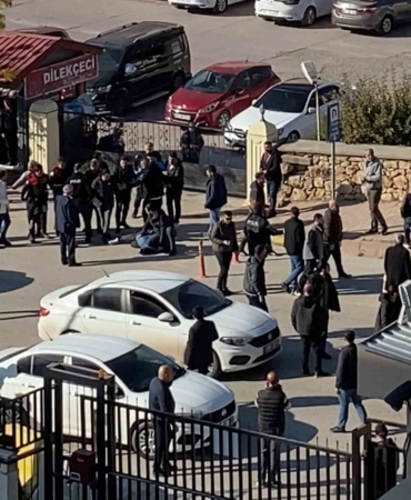 elazig-adliyesi-onunde-kavga-3-kisi-yaralandi-vBLe6SyR.jpg