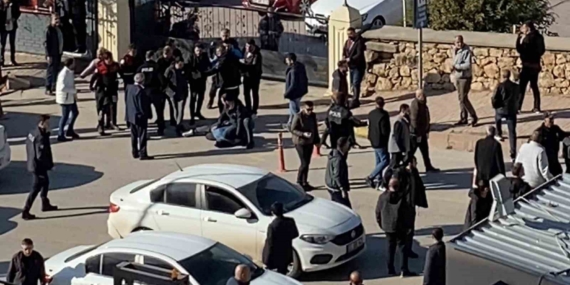 Elazığ Adliyesi Önünde Kavga: 3 Kişi Yaralandı Elazığ Adliyesi Önünde Kavga: 3 Kişi Yaralandı