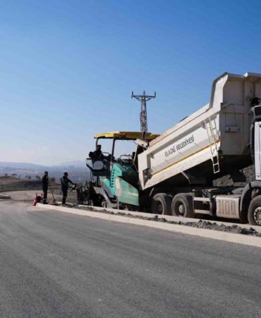 elazig-belediyesi-yol-genisletme-calismalarina-devam-ediyor-NUPIempM.jpg