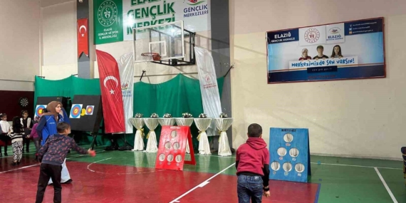 Elazığ Gençlik Merkezi okulları ağırlıyor Elazığ Gençlik Merkezi okulları ağırlıyor