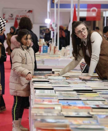 elazig-kitap-fuari-son-gununde-yogun-ilgi-goruyor-misFlUSe.jpg