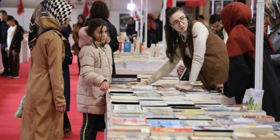 Elazığ Kitap Fuarı, Son Gününde Yoğun İlgi Görüyor Elazığ Kitap Fuarı, Son Gününde Yoğun İlgi Görüyor