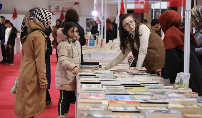 elazig-kitap-fuari-son-gununde-yogun-ilgi-goruyor-misFlUSe.jpg