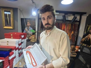 elazigda-200-yillik-osmanli-kehribar-tespih-330-bin-liraya-satiliyor-73DGCtbX.jpg