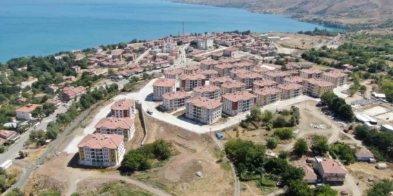 Elazığ'da 2020 Depremzedeleri İçin Yeni Kuralar Çekildi: 302 Aile Evlerine Kavuştu Elazığ’da 2020 Depremzedeleri İçin Yeni Kuralar Çekildi: 302 Aile Evlerine Kavuştu