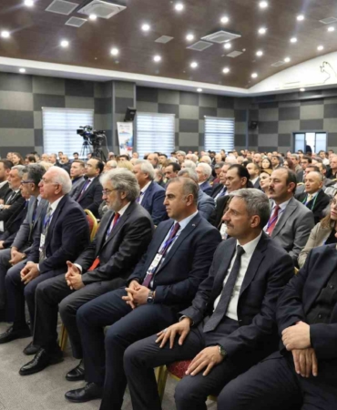 elazigda-27-uluslararasi-hazar-siir-aksamlari-programi-nLTIEAUq.jpg