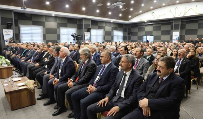 elazigda-27-uluslararasi-hazar-siir-aksamlari-programi-nLTIEAUq.jpg
