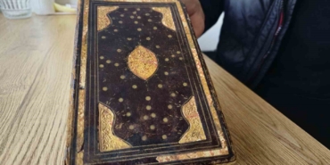elazigda-300-yillik-altin-varakli-el-yazmasi-kuran-i-kerim-ilgi-odagi-oldu-lqH4RJEw.jpg