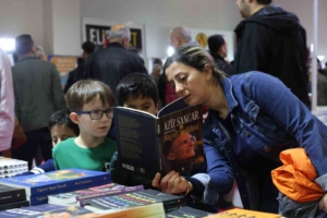 elazigda-5-kitap-fuari-kapilarini-ziyaretcilere-acti-P3icat5g.jpg
