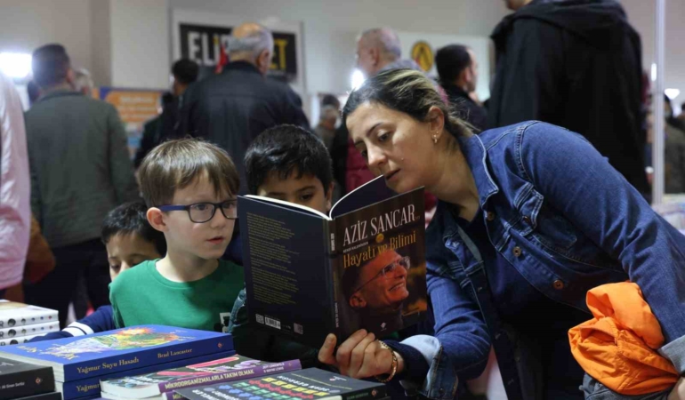 elazigda-5-kitap-fuari-kapilarini-ziyaretcilere-acti-P3icat5g.jpg