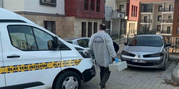 Elazığ’da Acı Olay: Anne, Kızının Yanında Hayatına Son Verdi Elazığ’da Acı Olay: Anne, Kızının Yanında Hayatına Son Verdi