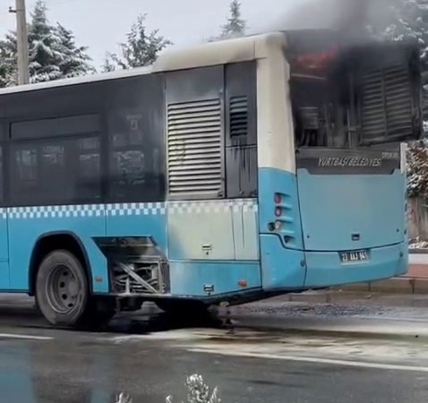 elazigda-belediye-otobusu-alev-aldi-o-anlar-kamerada-dOZ1EGOs.jpg