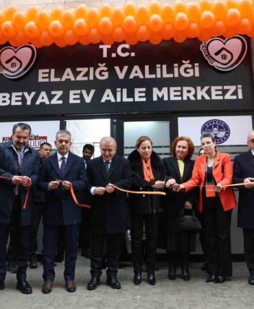 elazigda-beyaz-ev-aile-merkezi-torenle-hizmete-acildi-rb7wbOQV.jpg