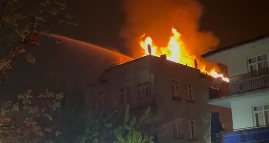 Elazığ’da çatı yangını