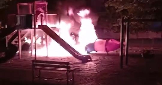 Elazığ’da Çocuk Parkında Çıkan Yangın İtfaiye Tarafından Söndürüldü