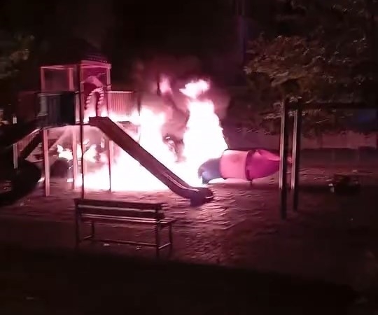 elazigda-cocuk-parkinda-cikan-yangin-itfaiye-tarafindan-sonduruldu-kqSvBRJc.jpg