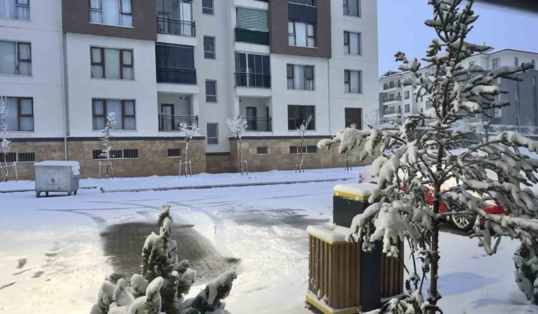 elazigda-egitime-kar-engeli-okullar-bir-gun-tatil-edildi-rQkqOc9U.jpg