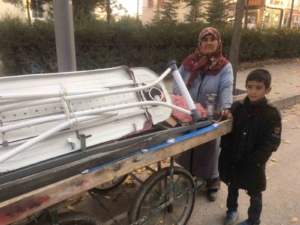 elazigda-epilepsi-hastasi-kadin-20-yildir-hurdacilik-yaparak-ailesini-gecindiriyor-7YRgT6Hh.jpg