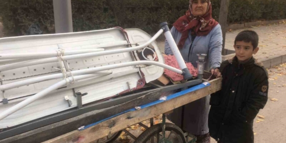 Elazığ’da Epilepsi Hastası Kadın 20 Yıldır Hurdacılık Yaparak Ailesini Geçindiriyor Elazığ’da Epilepsi Hastası Kadın 20 Yıldır Hurdacılık Yaparak Ailesini Geçindiriyor