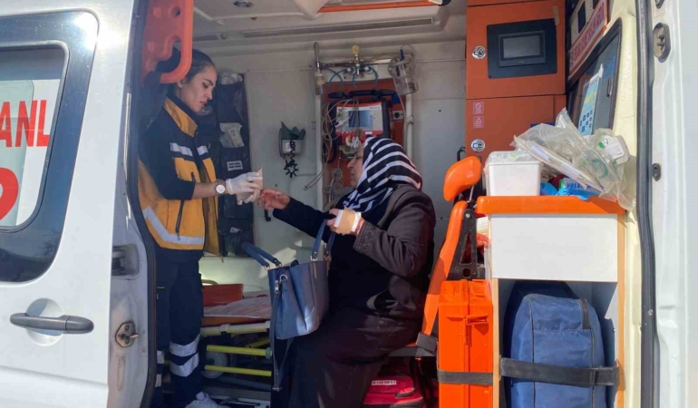 elazigda-halk-otobusu-ile-tir-carpisti-6-yarali-pdQnFu9g.jpg