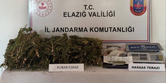 Elazığ’da Jandarma Operasyonunda 3 Kilo 200 Gram Esrar Ele Geçirildi, 1 Kişi Gözaltında Elazığ’da Jandarma Operasyonunda 3 Kilo 200 Gram Esrar Ele Geçirildi, 1 Kişi Gözaltında