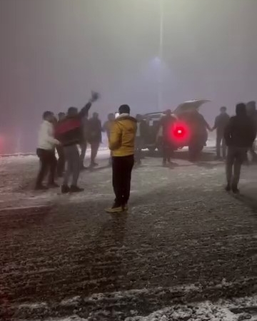 elazigda-kar-yagisi-genclerin-halay-eglencesine-sahne-oldu-pLzCSDWp.jpg