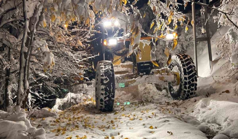 elazigda-kar-yagisinin-kapattigi-tum-koy-yollari-ulasima-acildi-nnpgyeUI.jpg