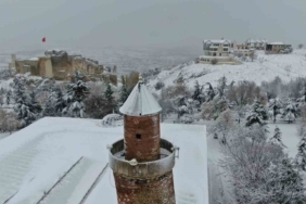 elazigda-kar-yagisiyla-tarihi-harput-mahallesi-buyuledi-nuL77FIk.jpg