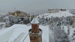 elazigda-kar-yagisiyla-tarihi-harput-mahallesi-buyuledi-nuL77FIk.jpg