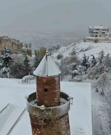 elazigda-kar-yagisiyla-tarihi-harput-mahallesi-buyuledi-nuL77FIk.jpg