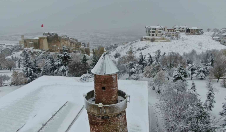 elazigda-kar-yagisiyla-tarihi-harput-mahallesi-buyuledi-nuL77FIk.jpg