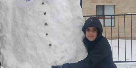 Elazığ’da Kar Yağışı Sevinci: Kardan Adamlar Sosyal Medyayı Şenlendirdi